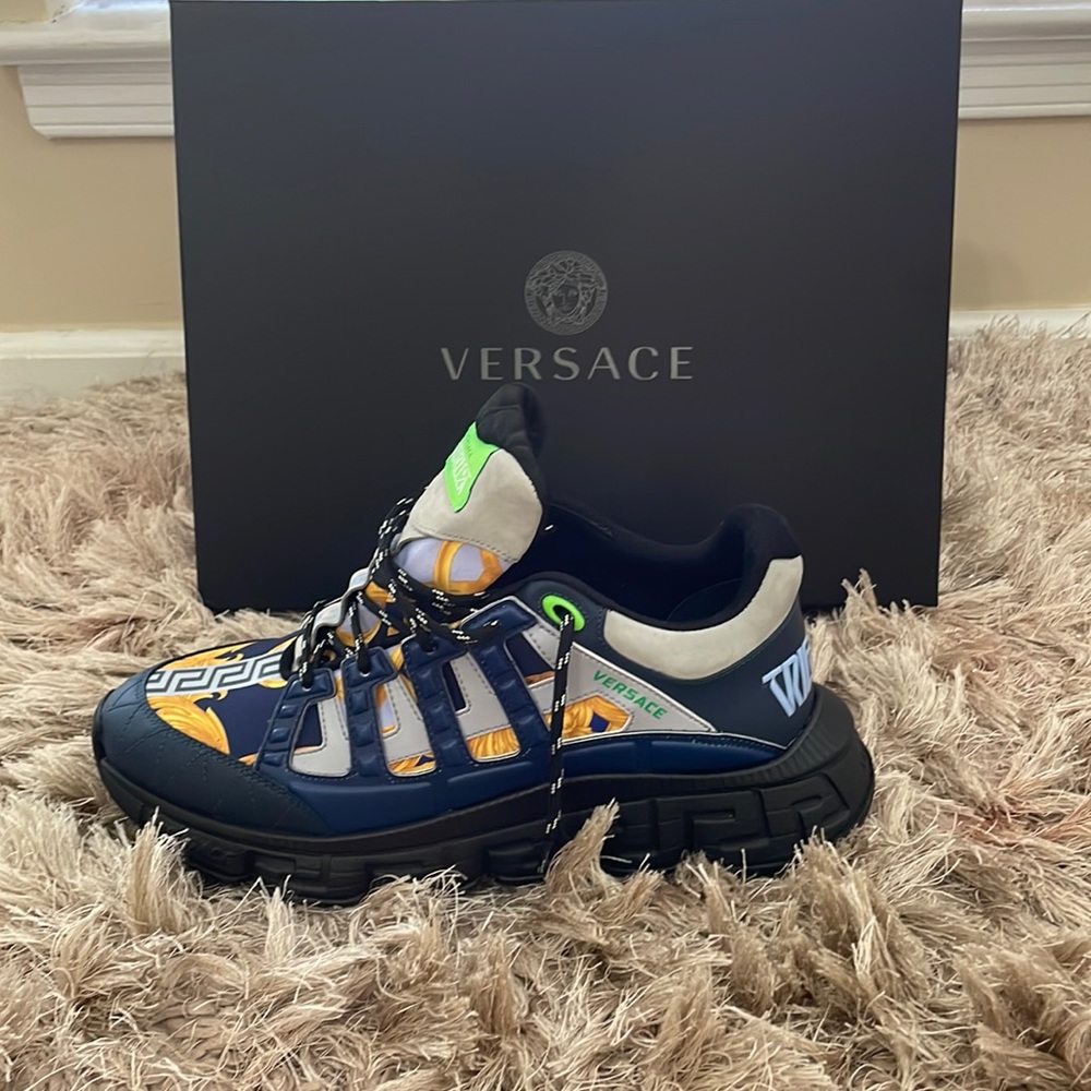 Versace men’s shoes/ casual wear with rfid card with serial number